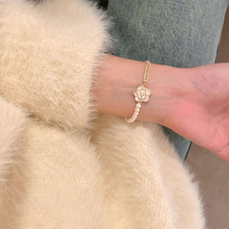 Jewelry Bracelets Camellia for Women Light Luxury High-End Feel Niche Exquisite Student Best Friend Bracelet Internet Celebrity Hot Item Hand