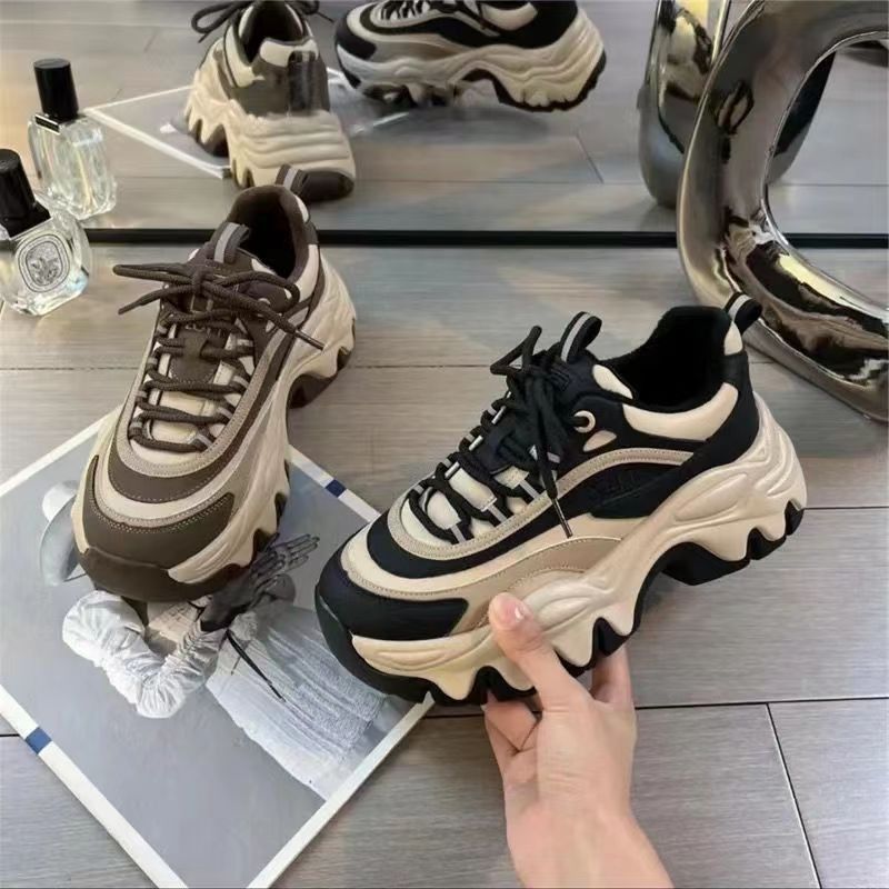 Sports Shoes Women'… - image