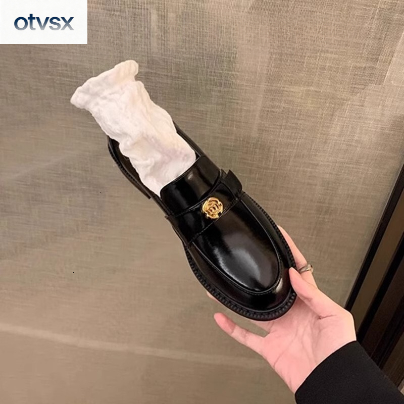 Fashionable black camellia loafers, new British style thick soled women's shoes, trendy and fashionable shoes