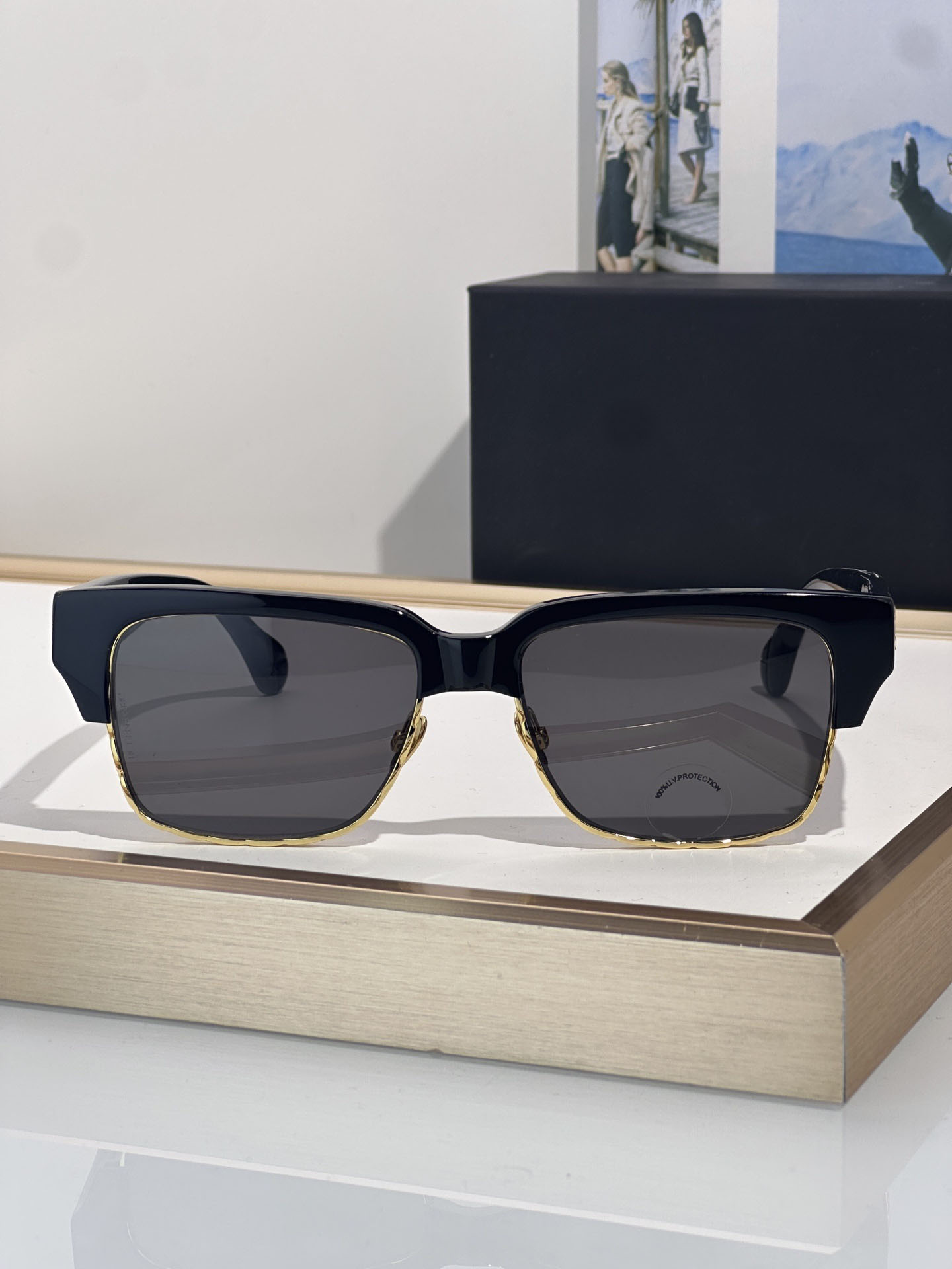 Luxury Designers Womens Sunglasses For Women Men Sun Glasses Mens Designer 5558 Fashion Style Protects Eyes Random Box