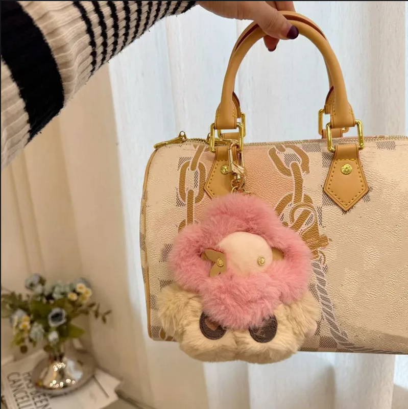 Vivi Mini Furry Bag Charm Designer Keychains sunflower Pink soft plush Leather ClDesigner louis vuittonly lvs lvt louisvuitton louise louievuitton 6KFT