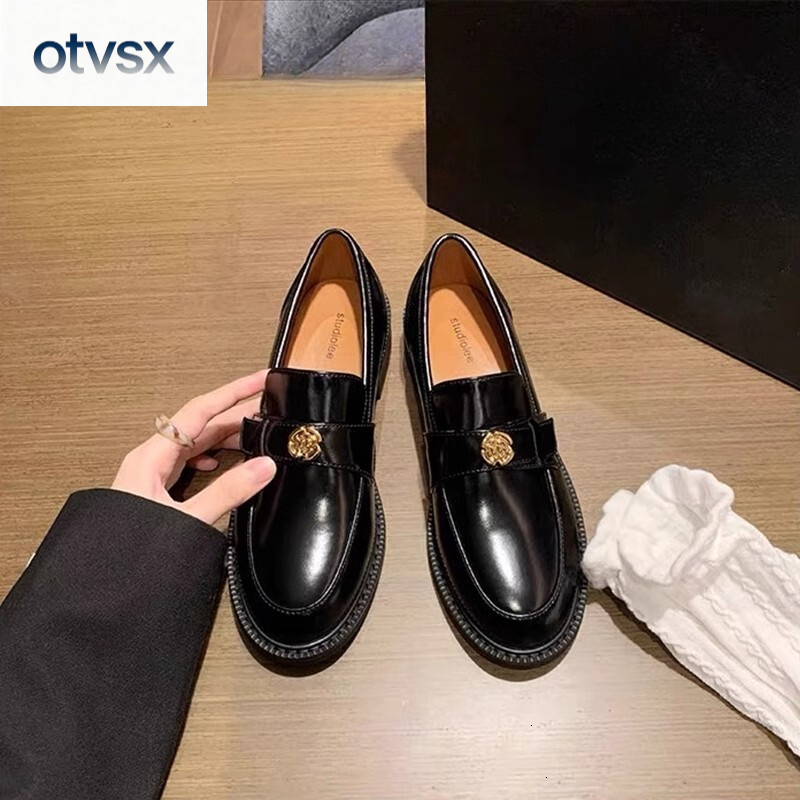 Fashionable black camellia loafers, new British style thick soled women's shoes, trendy and fashionable shoes