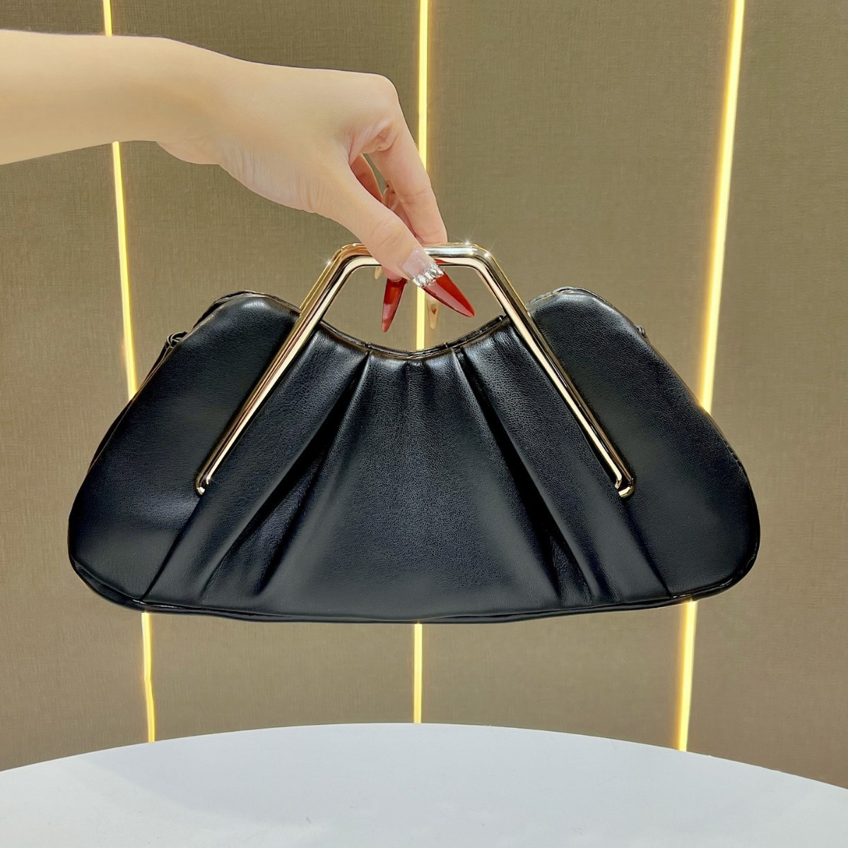 A Fashionable Women… - image