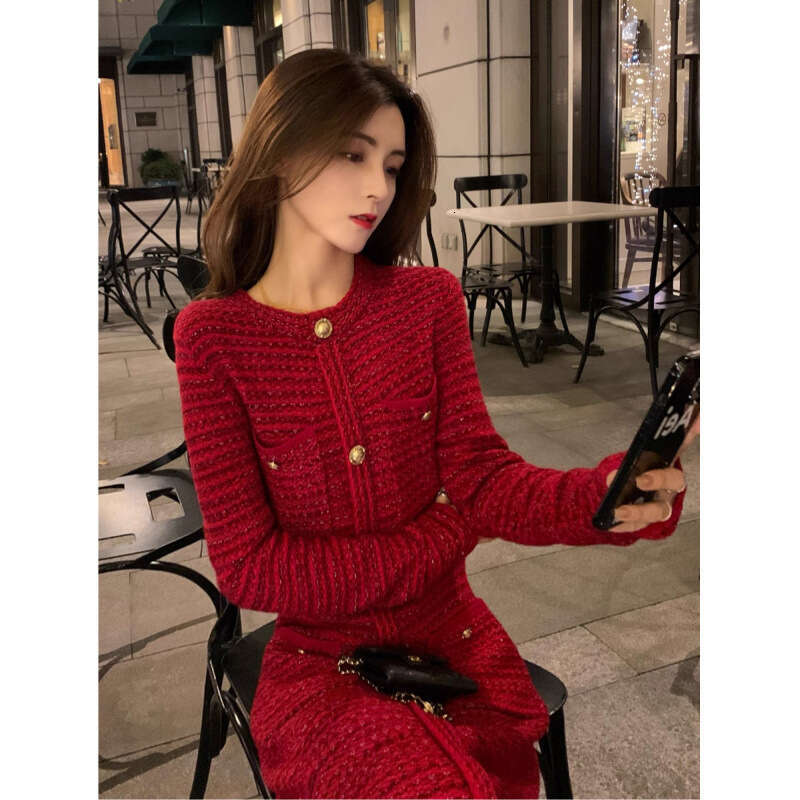 Red Knitted Dress 2026 Spring/Autumn New Fashionable Retro High End Sensation Slimming Skirt Ladies' elegant dress