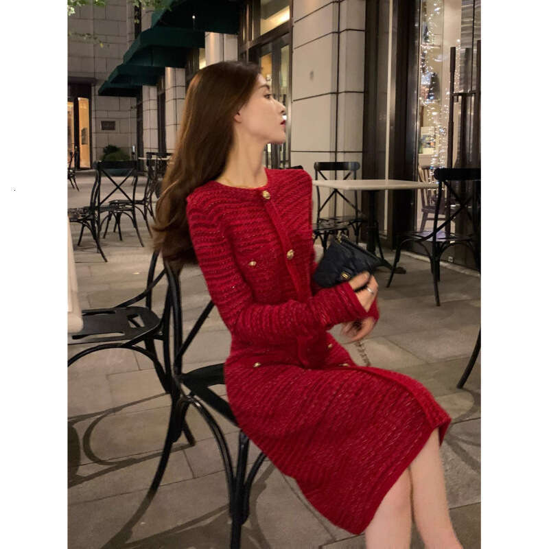Red Knitted Dress 2026 Spring/Autumn New Fashionable Retro High End Sensation Slimming Skirt Ladies' elegant dress
