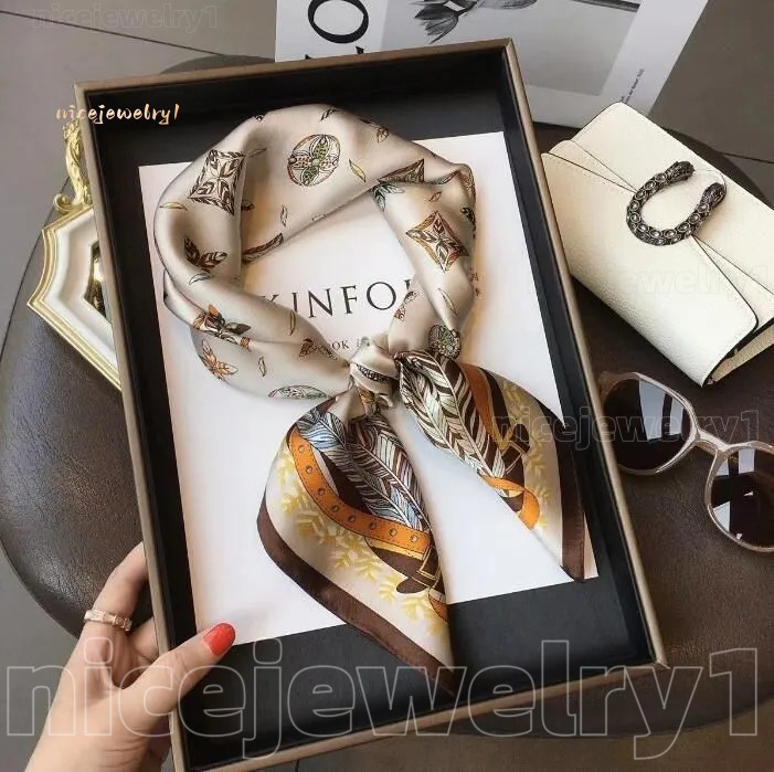 Lousi Louise Louisities Vittonn Lvtity Scarf Silk Designer Scarfs For Women Cap Shawl Lightweight Square Satin Head Wrap Medium Headband Shawl Character 2F6