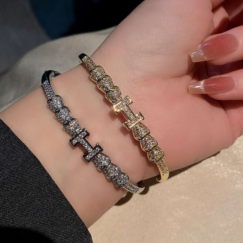 Designer Bracelets Jewerly Bangle Nail For Women European And American Light Luxury Electroplated Bracelet High End Design Open Bracelet Jewelry Visio