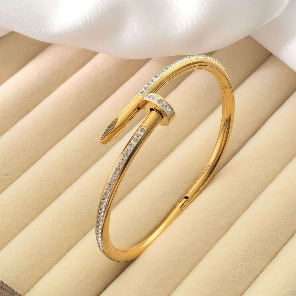 Fashion Jewelry Collection Trendy Clover-Shaped Bracelet Minimalist and Versatile Classic Elegance Exquisite Party Accessory Everyday Wear Jewelry Bra