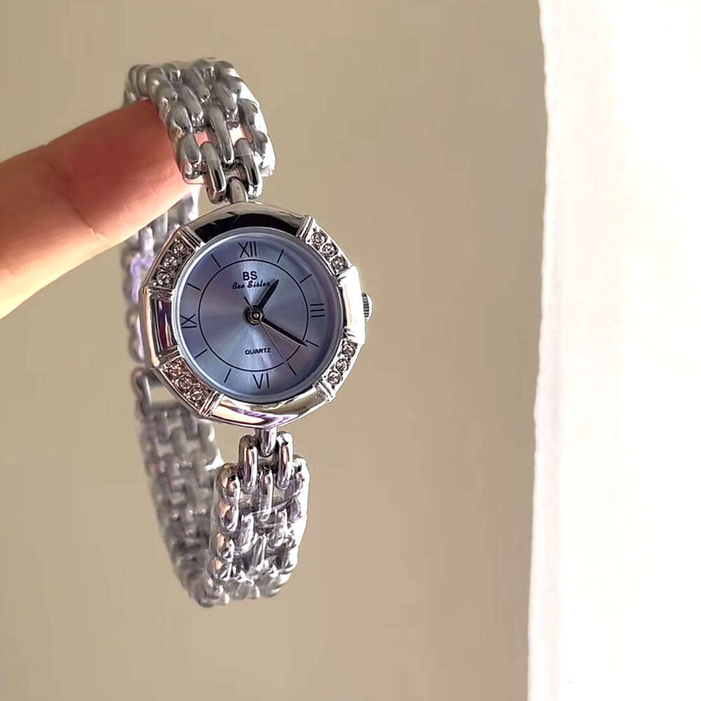 With Box Gold Women's with Diamonds Fashion Niche Design Retro Ladies Quartz Watch Casual Dainty Free gift