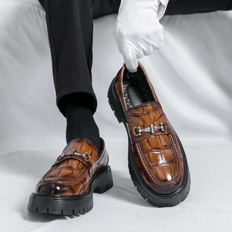 Plus Size Men's British Style Business Low Casual Loafers Fashion Thick Sole Metal Buckle Slip-On Lazy Shoes