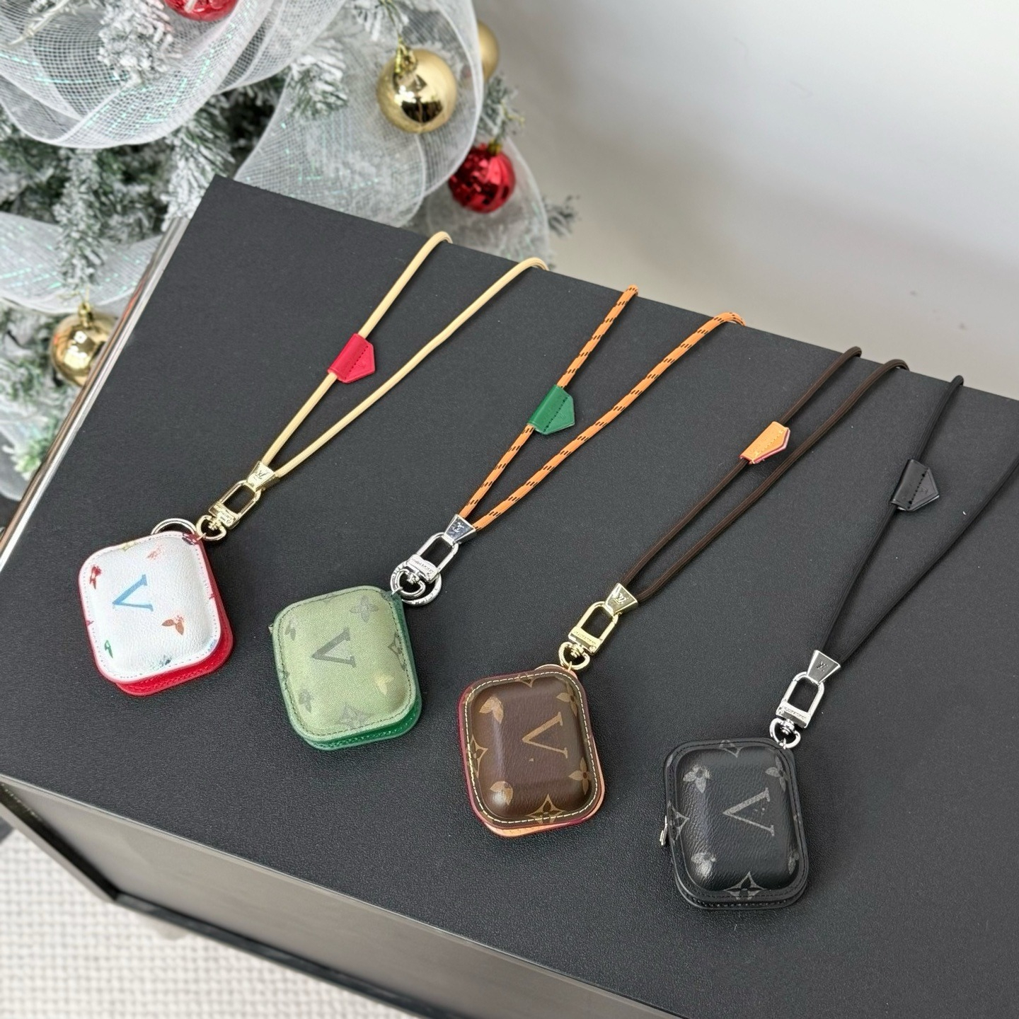Classic Bag Key Holder Charm Keychains Leather Metal pendantBag Key Holder Purse charm Car keychain Women Headphone Keychain Gift