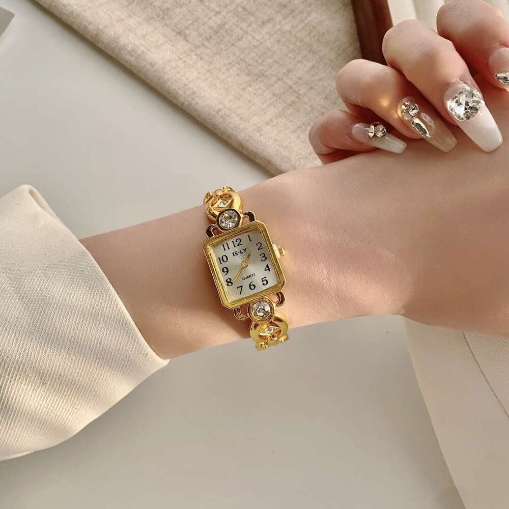 With Box Dainty Luxury gold Small Dial Women's Design New Fashion Quartz Wristwatch Retro Watch Free gift