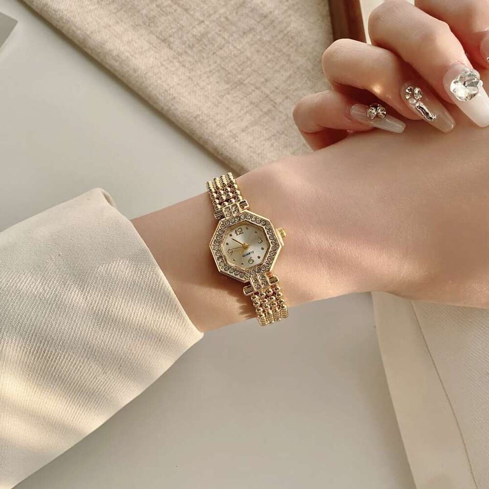 With Box Dainty Luxury gold Small Dial Women's Design New Fashion Quartz Wristwatch Retro Watch Free gift