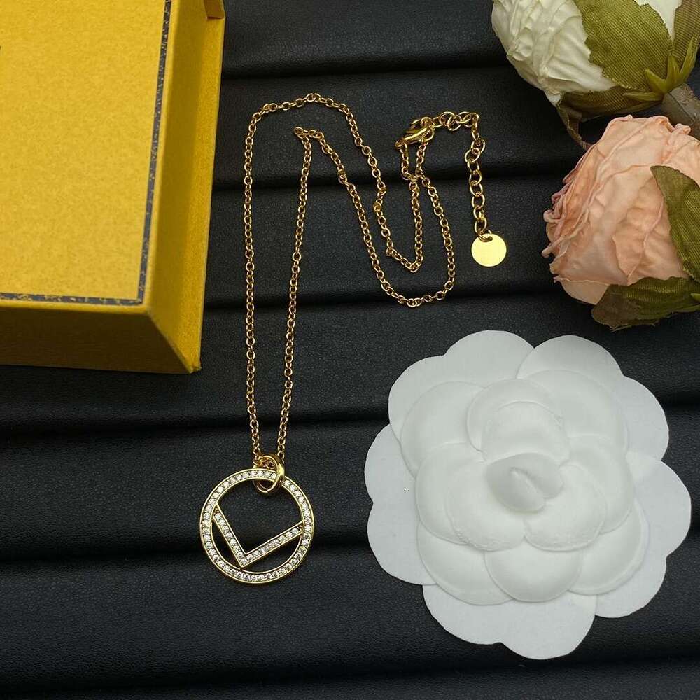 Designer Necklace Women 18K Gold Plated Diamond Pendant Chain Necklaces Girl Wedding Jewelry