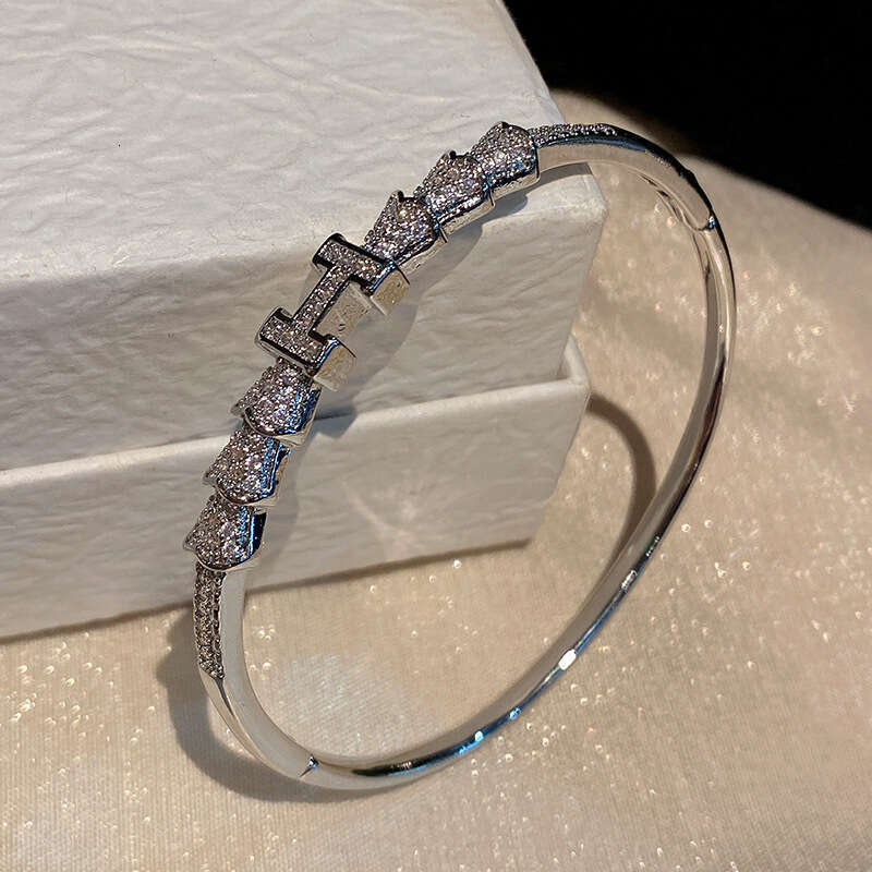 Designer Bracelets Jewerly Bangle Nail For Women European And American Light Luxury Electroplated Bracelet High End Design Open Bracelet Jewelry Visio