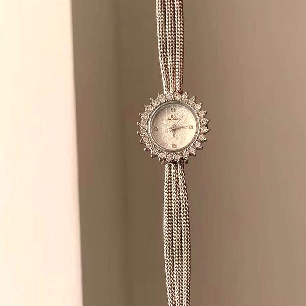 With Box New Niche Vintage Dainty Design Women's Quartz Watch Free gift