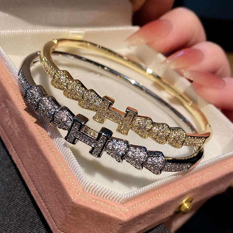 Designer Bracelets Jewerly Bangle Nail For Women European And American Light Luxury Electroplated Bracelet High End Design Open Bracelet Jewelry Visio