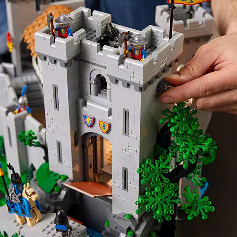 Cross-border 85666 Creative Medieval Architecture Wind Lion King Lion Knight's Castle Building Block Assembly Toy