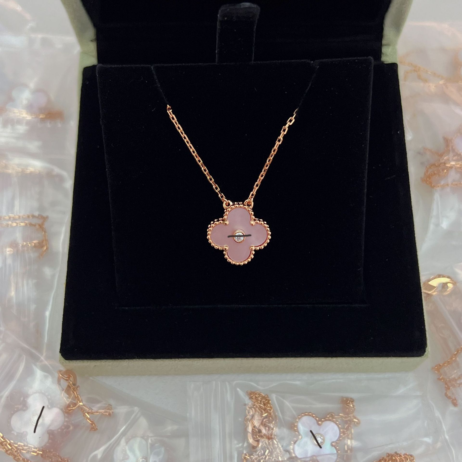Vanly 25 Christmas Gold Four-Leaf Clover Natural Pink Shell Necklace for Women with Inlaid Diamonds 18K Gold Plated Non-Fading