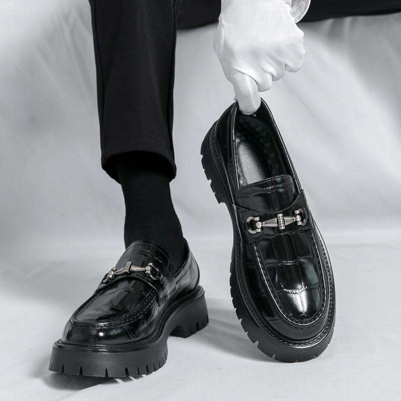 Plus Size Men's British Style Business Low Casual Loafers Fashion Thick Sole Metal Buckle Slip-On Lazy Shoes