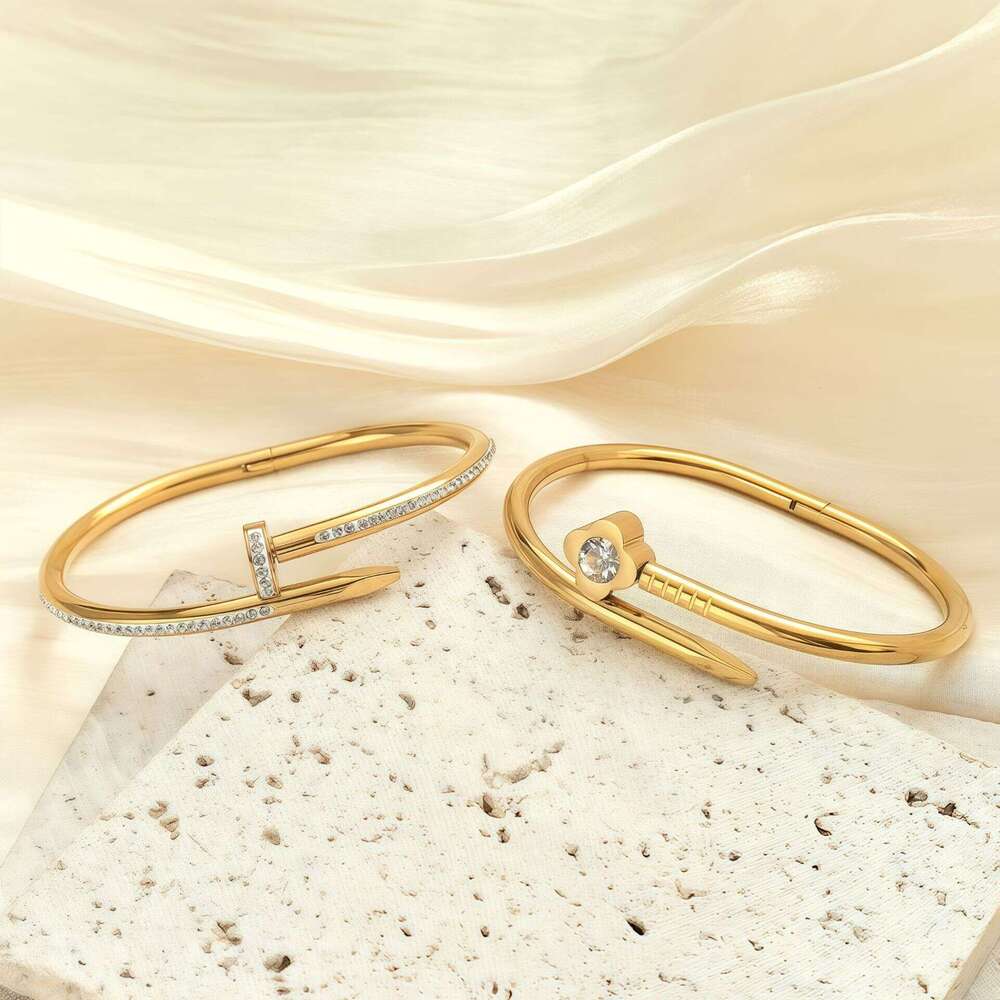 Fashion Jewelry Collection Trendy Clover-Shaped Bracelet Minimalist and Versatile Classic Elegance Exquisite Party Accessory Everyday Wear Jewelry Bra