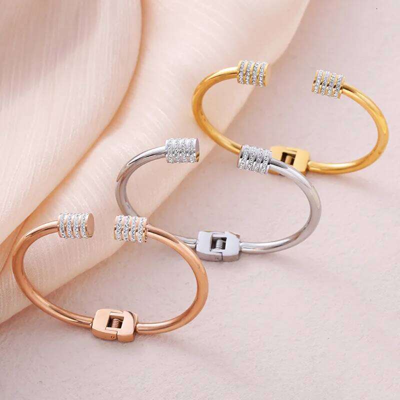 Hollow Dainty Geometric Rhinestone Bracelet for Women 067 Cuff Bangle Silvery Golden Plated Minimalist Jewelry Stainless Steel Z260123