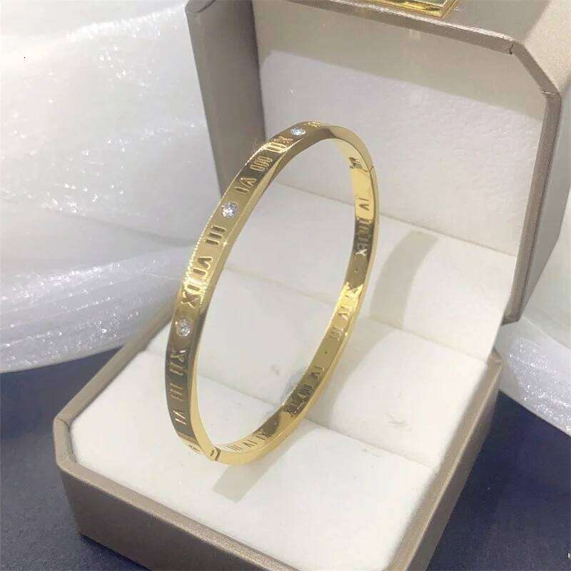 Stainless Roman Numeral Women's 18k Gold Titanium Steel Set with Zircon Bracelet for women Gift Jewelry Z260123