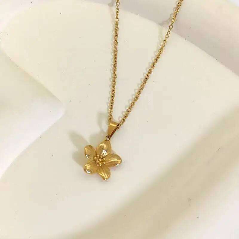 Goddess Festival gift, Hand-cCast Pendant Necklace Alloy Plated Gold Flower Necklace, Stylish Jewelry Accessories for Wom Z260123