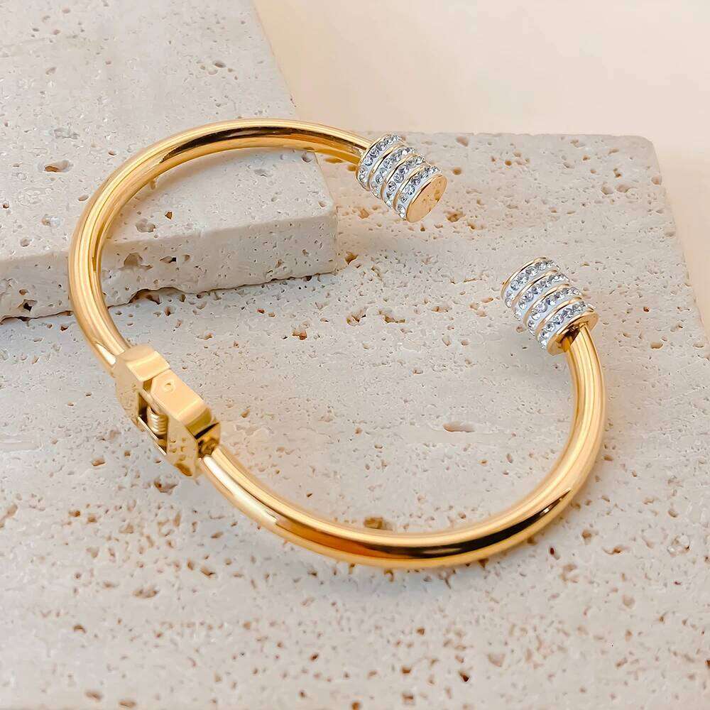 eManco High Quality Gold-Plated Bangles Women's Simple Fashion Bracelet Stainless Steel with Rhinestones Jewelry Gifts Z260123