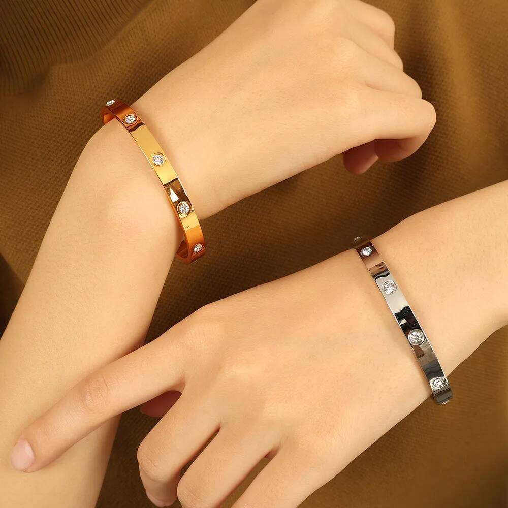 C-shaped open simple elegant, light luxury, with diamonds, couple's titanium steel bracelet, popular in Europe and Z260123