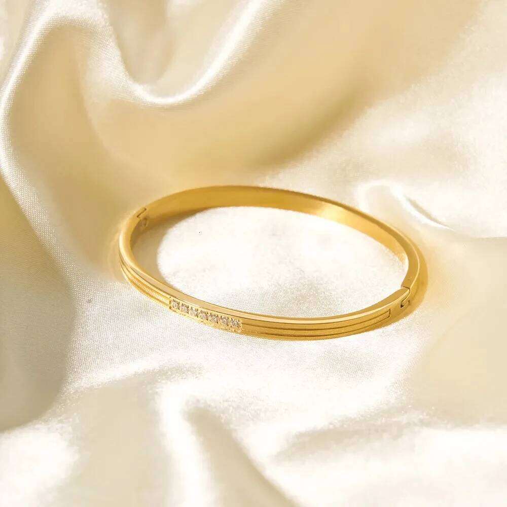 eManco Striped Rhinestone Bangle Stacking Bracelet Women's Jewelry Anniversary Gift Couple Bracelets Factory Direct Sales Z260123