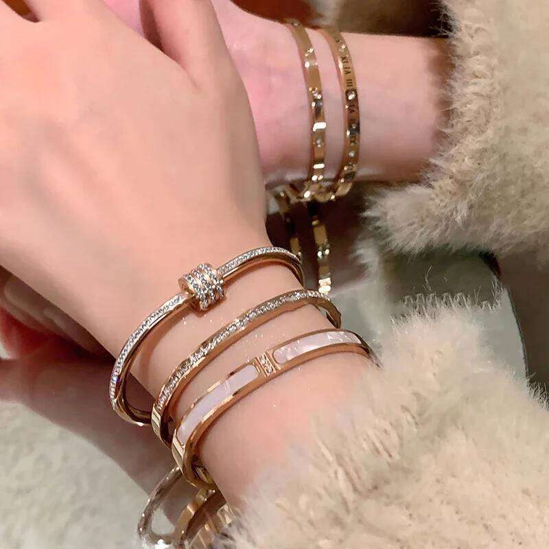 New Fashion Titanium Steel Sparking Zircon Banglle for Women Non-fade Light Luxury Niche Bracelet Wrist Jewelry Gift Z260123