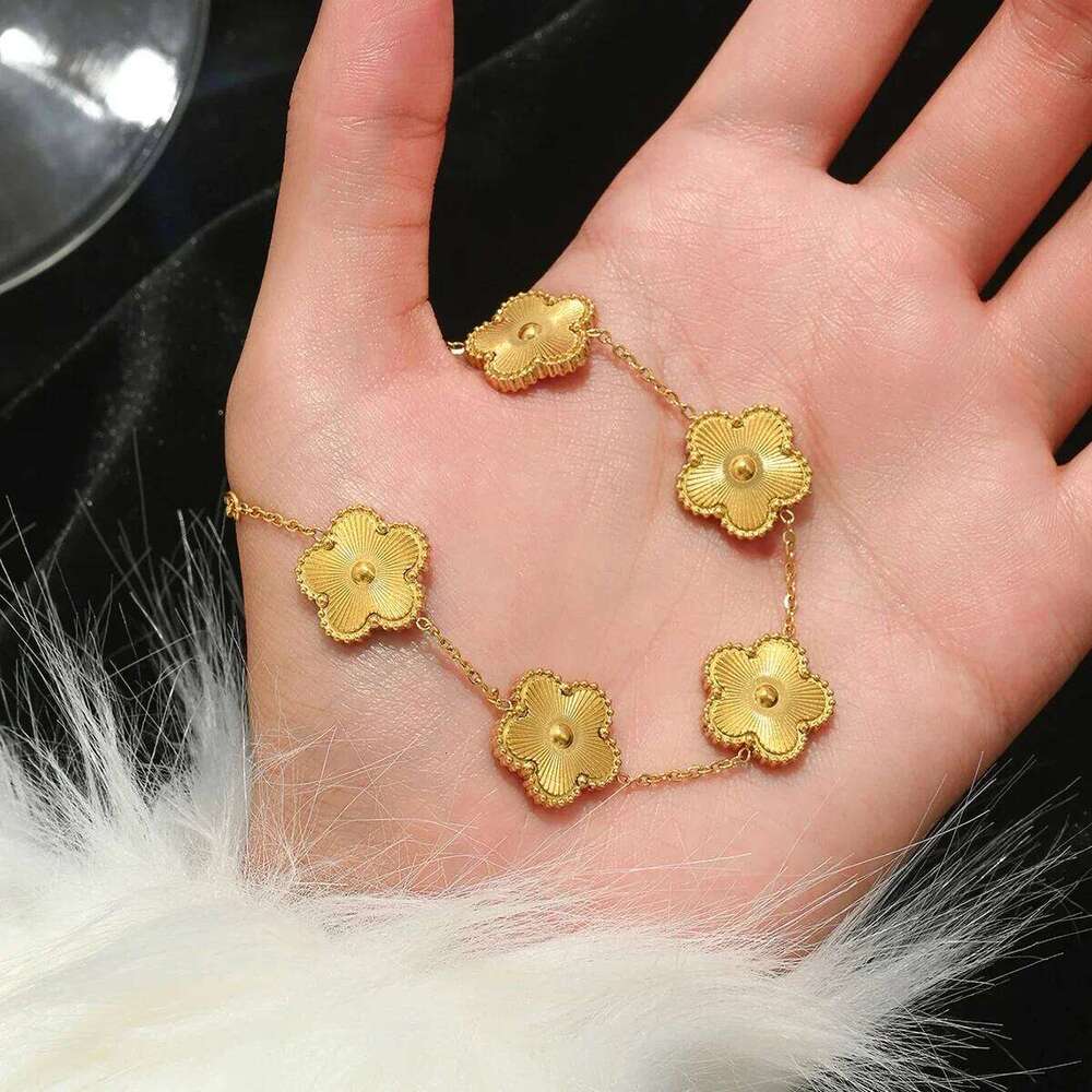 Europe And The United States Hot Stainless Steel Clover Lucky Fashion Women's Nail Bracelet Gold Bangles Z260123