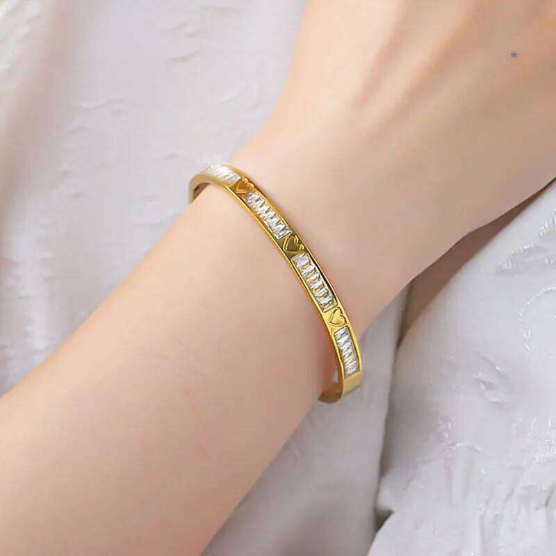 ZAKOL Stainless Steel Heart Inlaid Zirconium Fashion Women's Couple Holiday Gift Bracelet Party Daily Jewelry Z260123