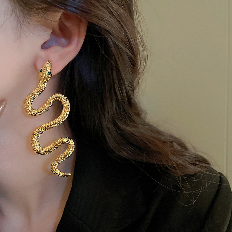 Silver Needle Inlaid Diamond Zodiac Snake-shaped European and American Heavy Industry Creative Design Long High-end Earrings for Women - view 4