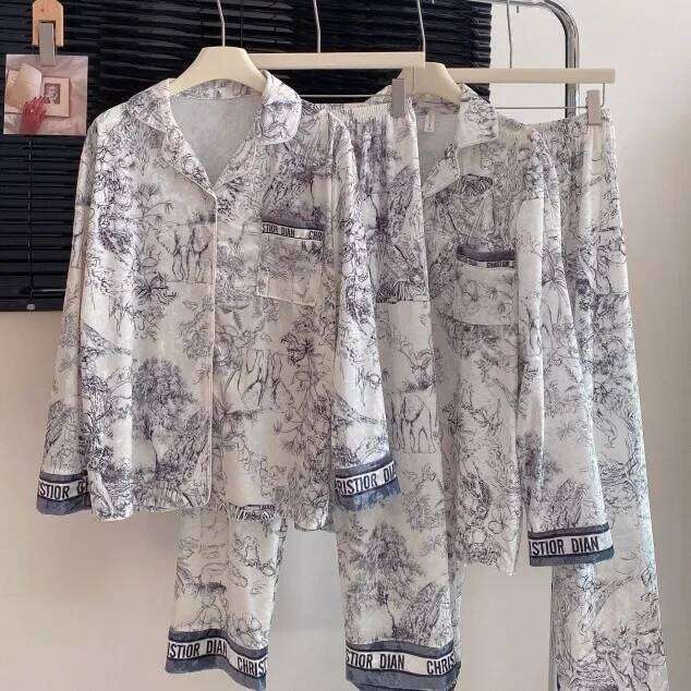 Autumn Winter Female Loungewear Sleepwear Trouser Suits New Velvet Couple Pajamas Set Fashion Print Flower Homewear Pyjama