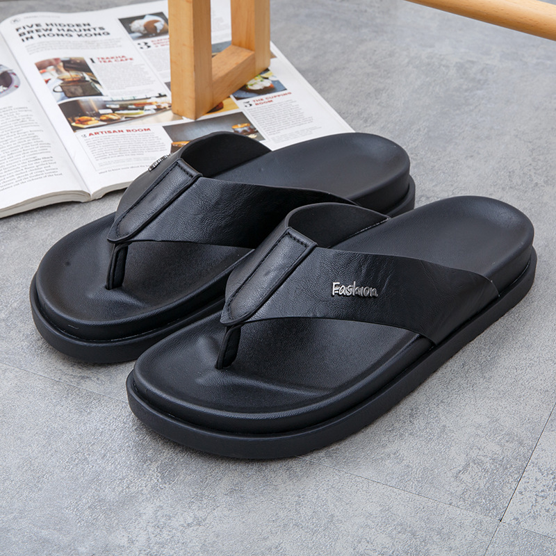 Cross-border best-selling men's high-end casual flip-flops with soft soles, large size, anti-slip and durable, designed for wearing outside on th