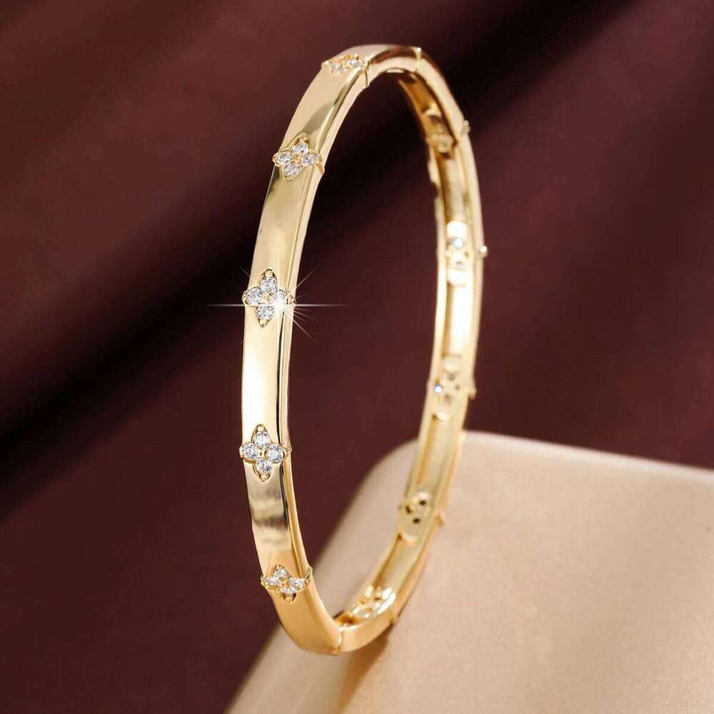 Simple Flowers Design Synthetic Zirconia Women's Bracelet For Banquets And Gift-Giving Jewelry Accessories Z260123