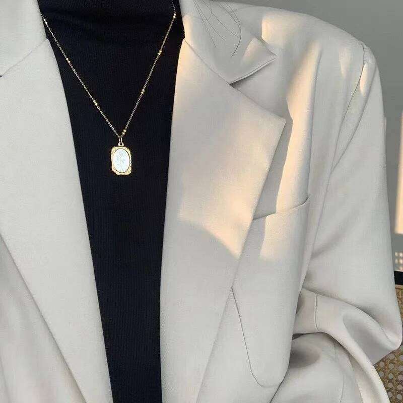 Stainless Steel Mirror Pendant Necklace For Women Gold Color Rose Flower Charm Neck Chain Party Retro Temperament Jewelry Z260123