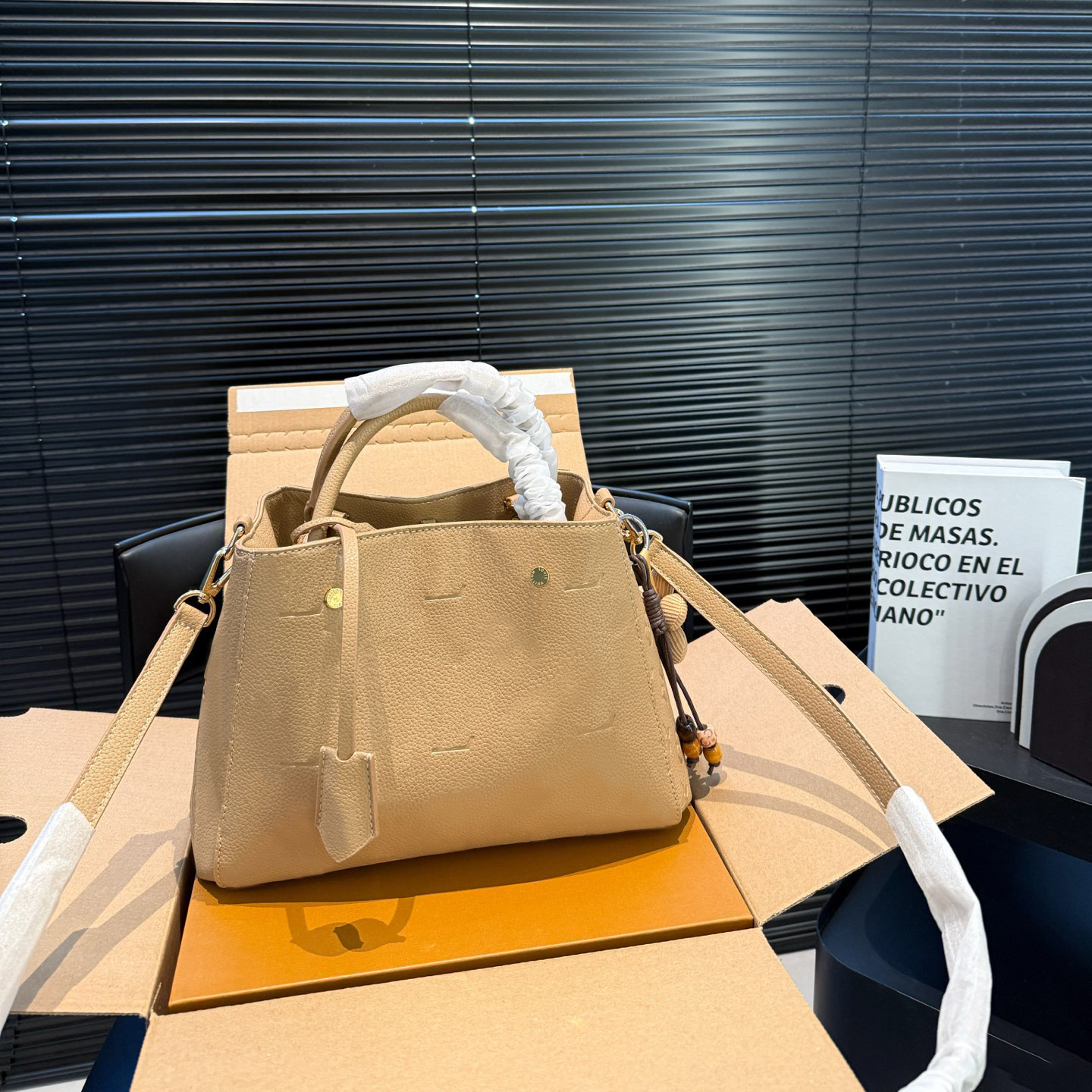 Designer Bag khaki Tote bag Genuine Leather Bags Gold chain Lady Purse Luxury Brand Handbag Black Brown Color Purse Plain handbag W795