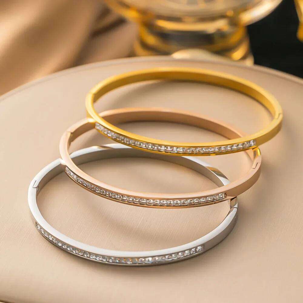 Fashion Stainless Steel Skyful Star Colourfast Bracelets for Women Bangle Light Luxury Paty Jewelry Gift Accessories Z260123