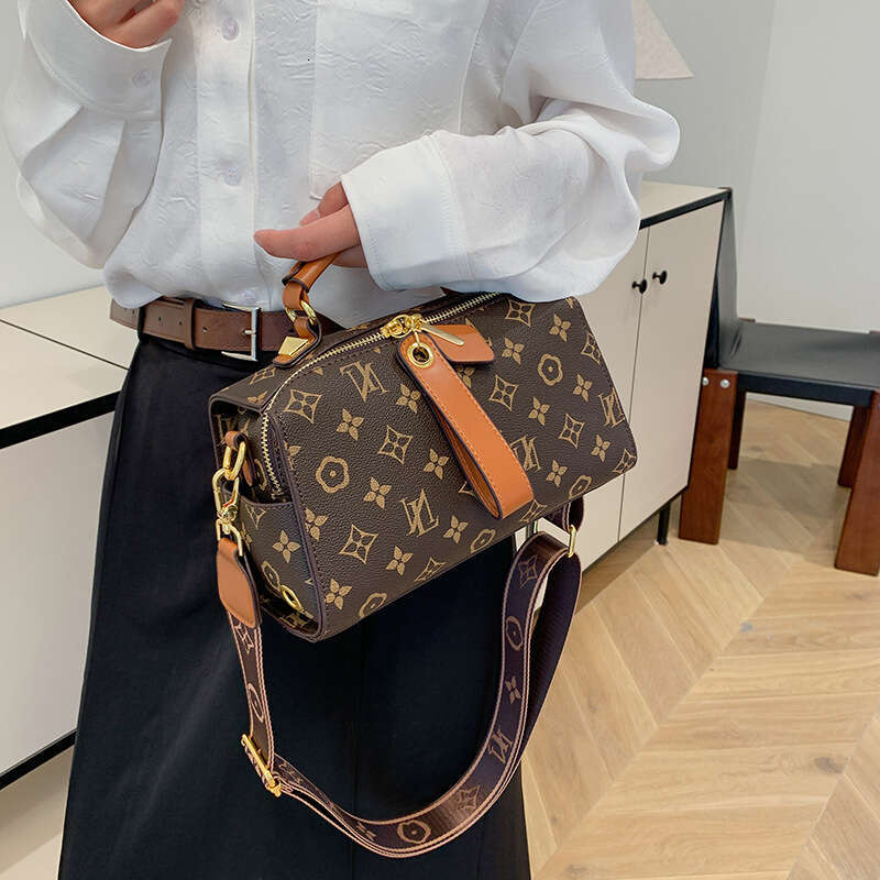Cross-Border Retro Print Handbag New Large Capacity Pillow Bag Versatile Fashion Commuter Wide Strap Single Shoulder Crossbody
