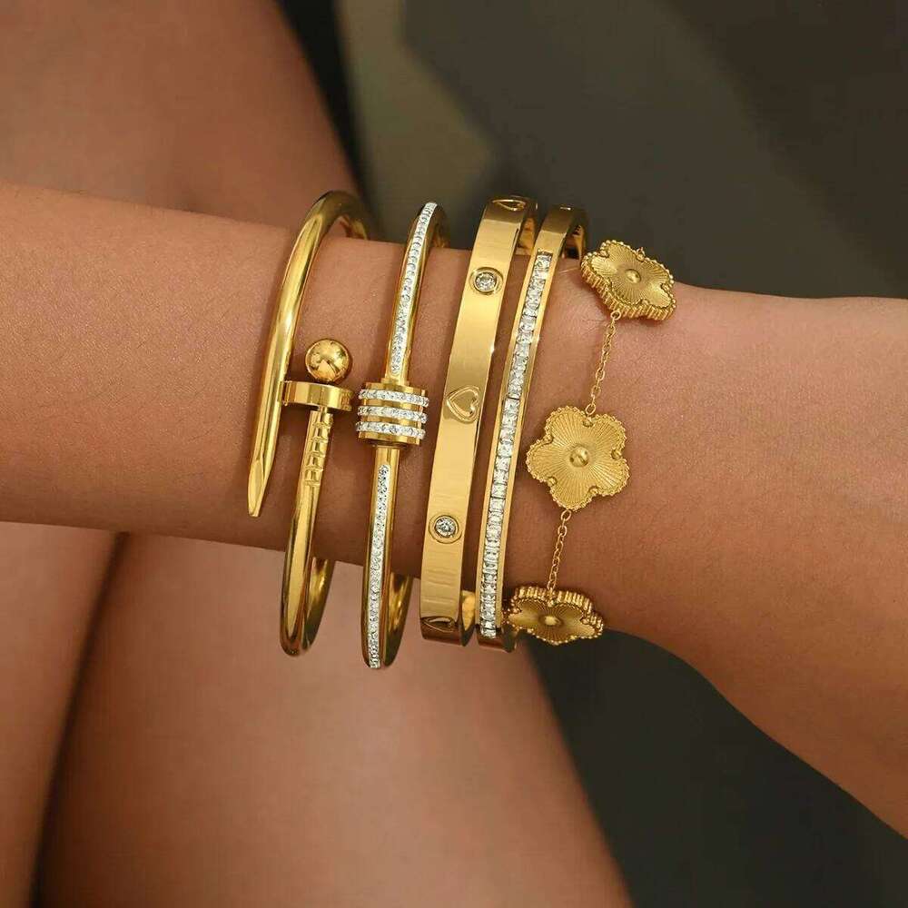 Europe And The United States Hot Stainless Steel Clover Lucky Fashion Women's Nail Bracelet Gold Bangles Z260123