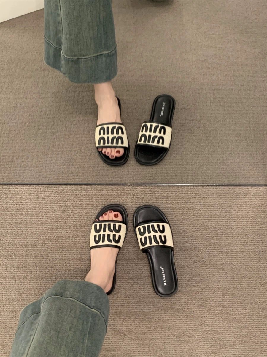 2026 New Fashion Roman Flat Beach Vacation Semi-Lazy Women's Sandals with Letters