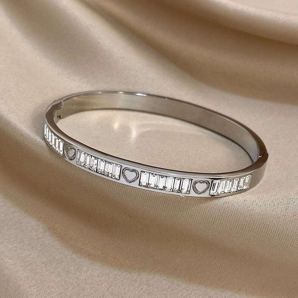Classic Shiny Rhinestone Heart Shape Stainless Steel Cuff Bangles Fashion Cubic Decoration Women's Men Bracelets Gifts Z260123