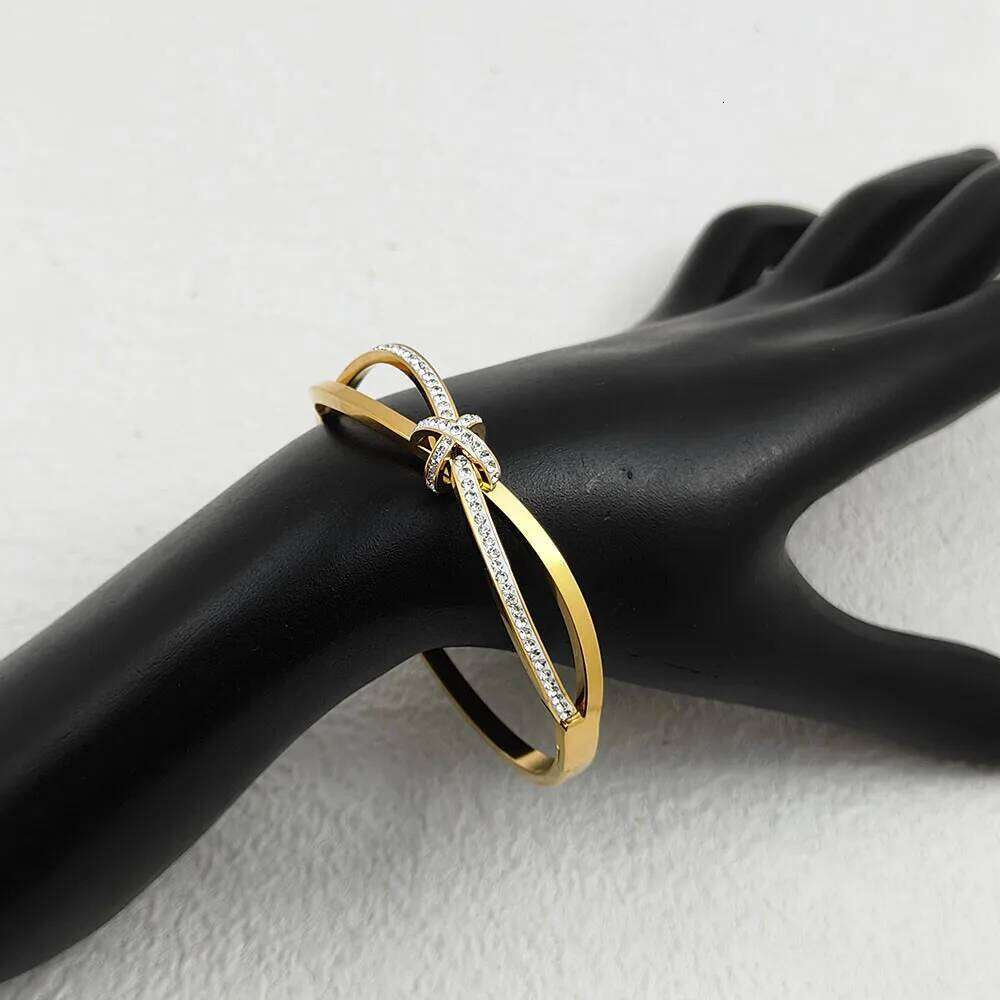 Trendy Stainless Steel with Rhinestone Inlaid Knot Bangles Bracelets for Women Statement Bangle Wrist Waterproof Jewelry Gift Z260123