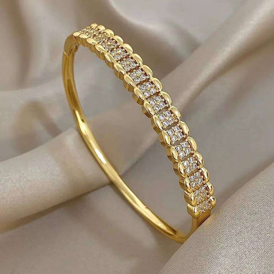 Luxury Multilayer Micro Inlaid Zircon Cuff Bracelet for Women Elegant Gold Plated Copper Stacked Bracelets Fashion Jewelry Z260123