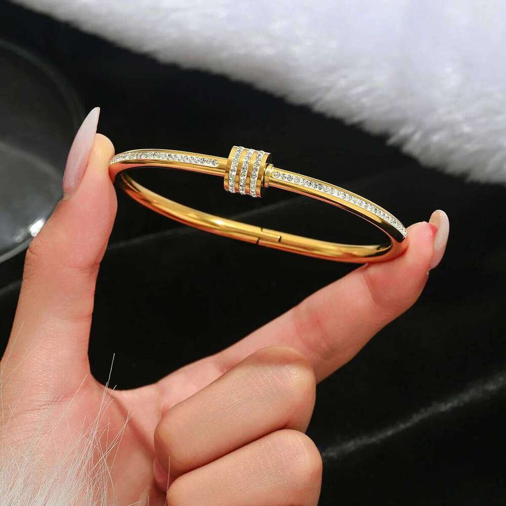 Europe And The United States Hot Stainless Steel Clover Lucky Fashion Women's Nail Bracelet Gold Bangles Z260123