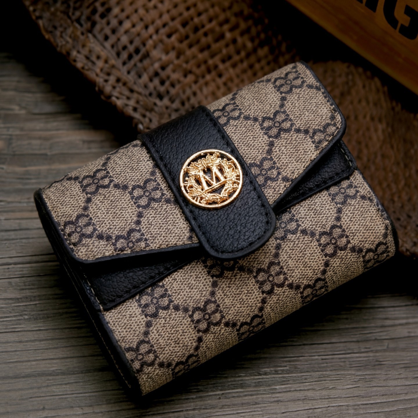 Three fold wallet with multiple cards, European and American fashion trends, high-quality large banknote wallet, card holder, luxury wallet, women