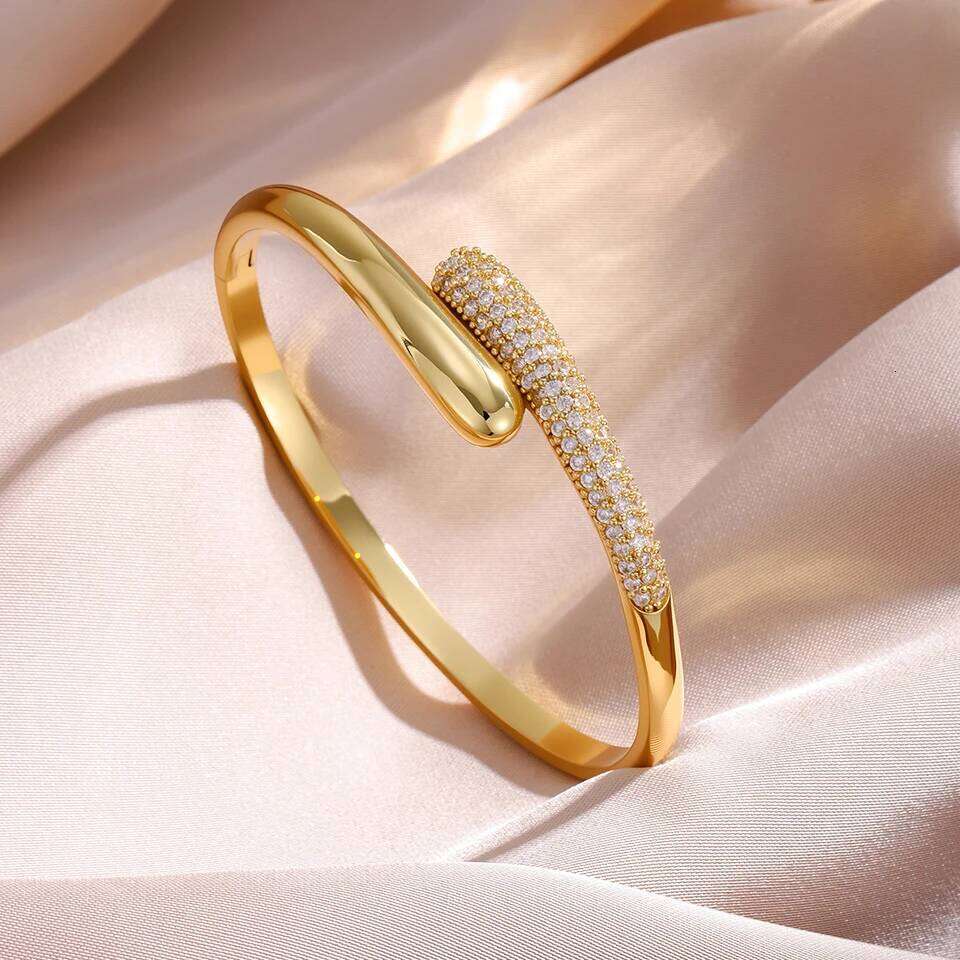 Yupsk New Niche Design Micro-intact Zircon Water Drop Open Bracelet for Women 18K Gold Plated Wedding Party Jewelry Z260123